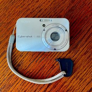 Vintage Sony Cyber-shot Digital Camera, Model # DSC-N1, Excellent Condition!